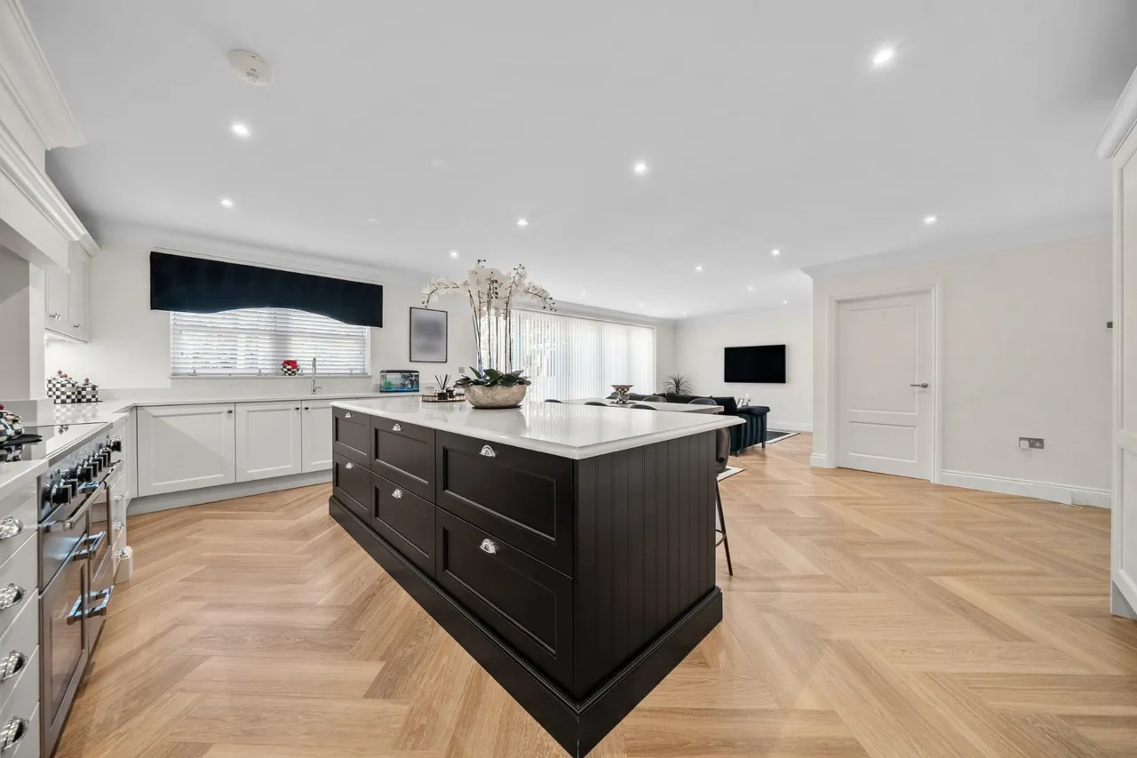 Old Woking Road, Pyrford, GU22, photo 8