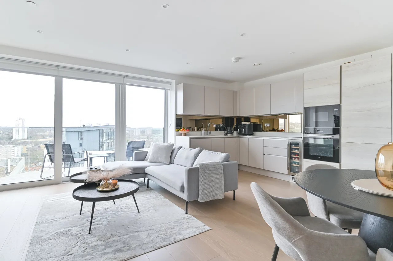 2 bed flat for sale, London, SE18