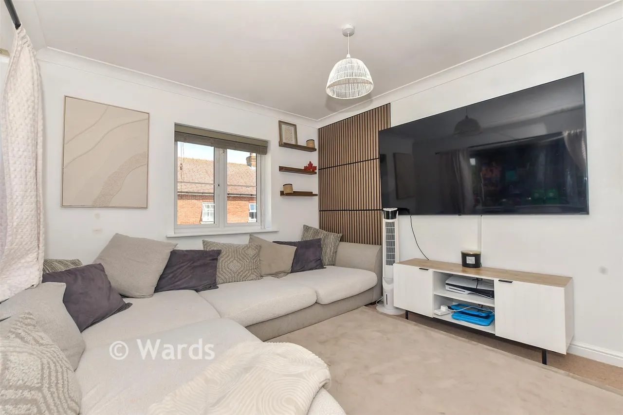 Bluebell Road, Kingsnorth, TN23, photo 2