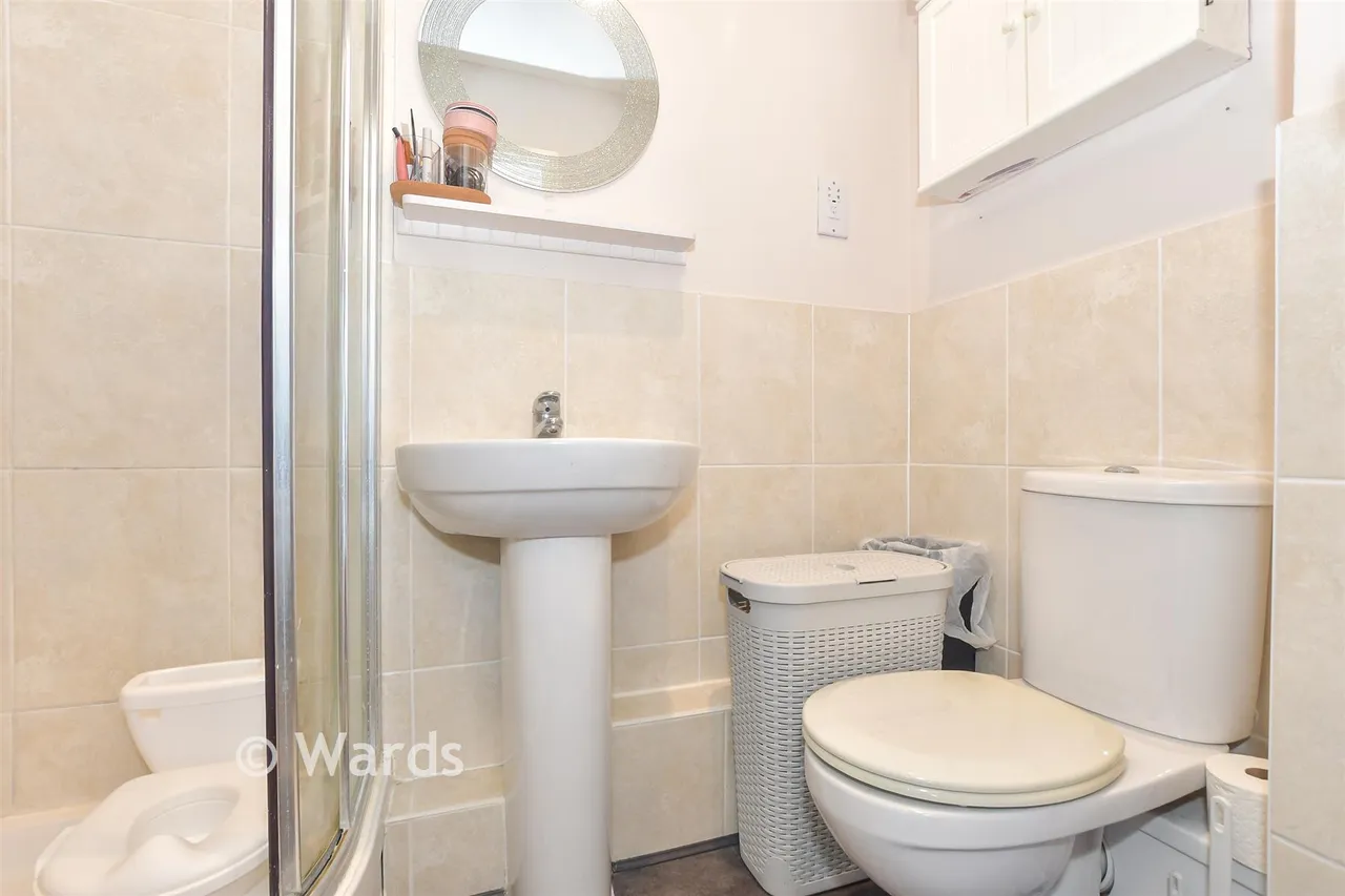 Bluebell Road, Kingsnorth, TN23, photo 9