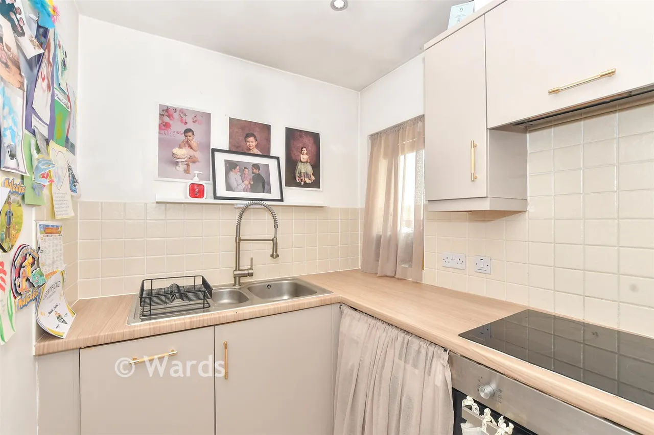 Bluebell Road, Kingsnorth, TN23, photo 5