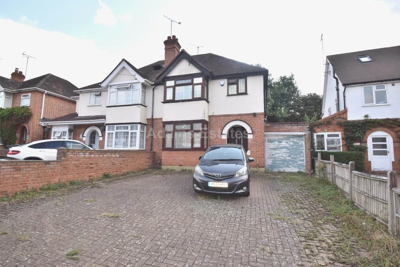 3 bed house for sale — St Peters Road, Reading, RG6 1NT
