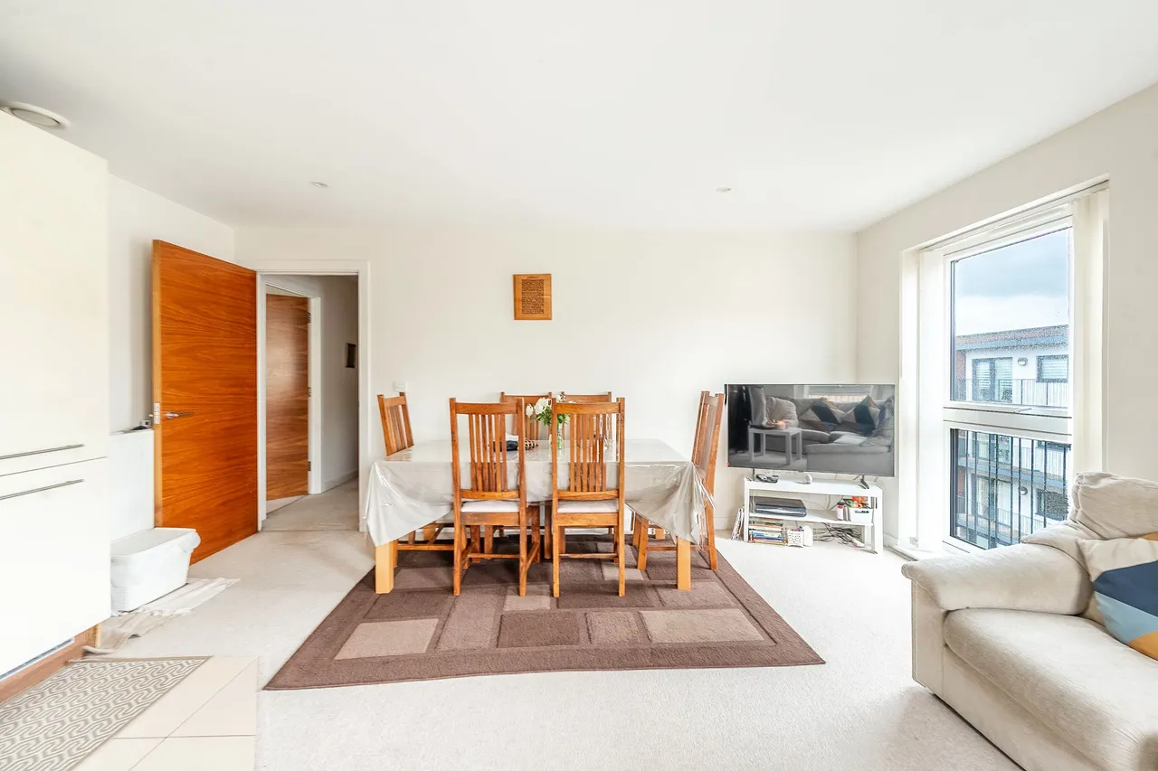 22 Monarch Court, Howard Road, Stanmore, photo 4