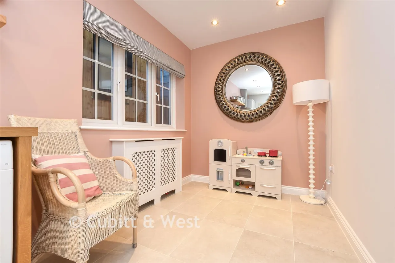 Fox Lane, Reigate, RH2, photo 13