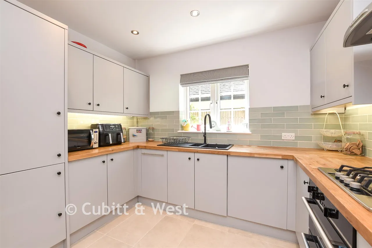 Fox Lane, Reigate, RH2, photo 3