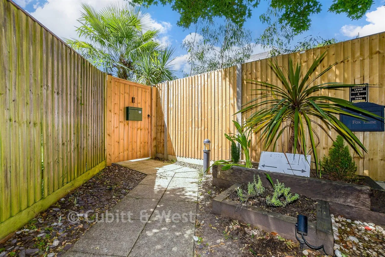 Fox Lane, Reigate, RH2, photo 19