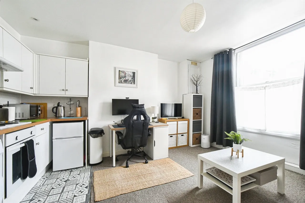 1 bed flat for sale — High Street, Calne