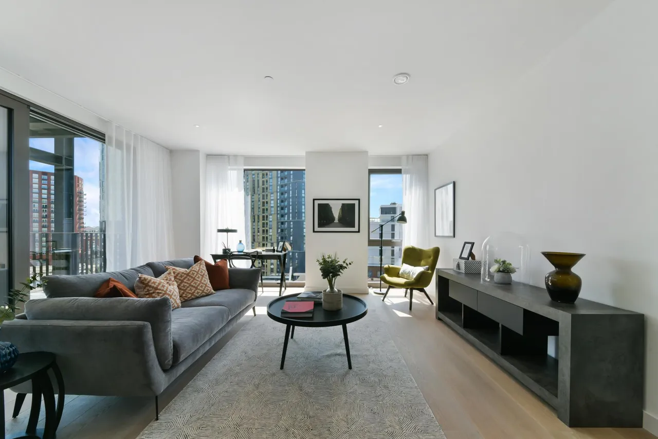 1 bed flat for sale, Embassy Gardens, Nine Elms, SW11