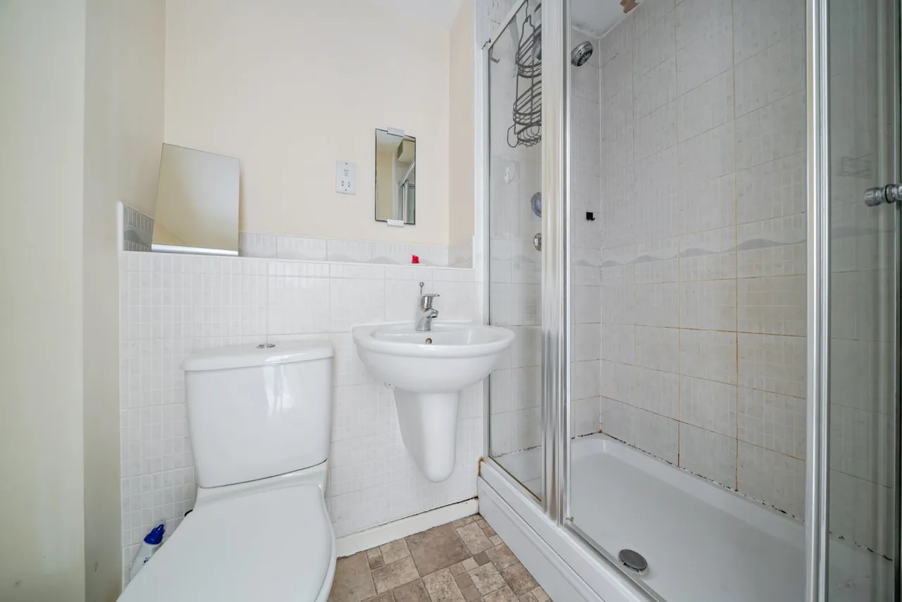 Caxton Court, Burton-on-Trent, DE14, photo 5