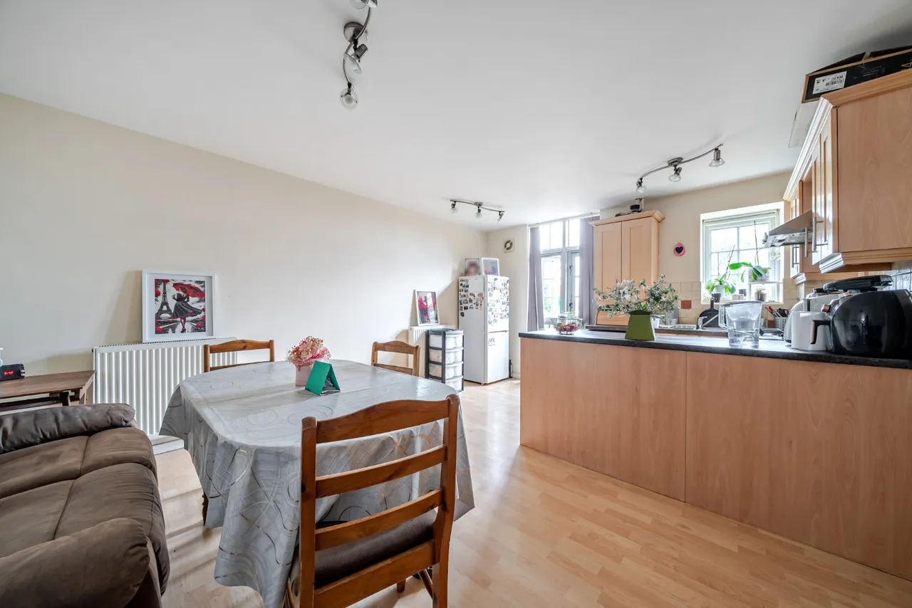 Caxton Court, Burton-on-Trent, DE14, photo 16