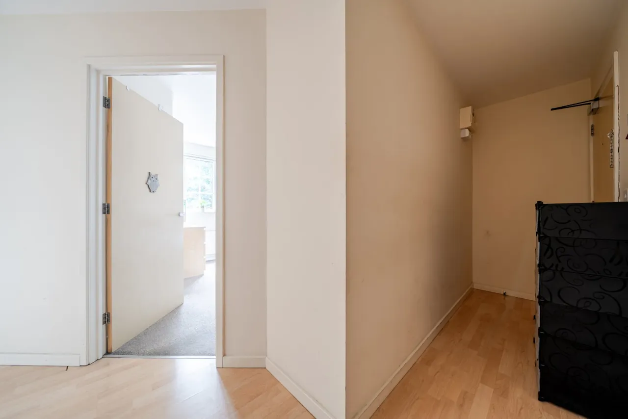Caxton Court, Burton-on-Trent, DE14, photo 12