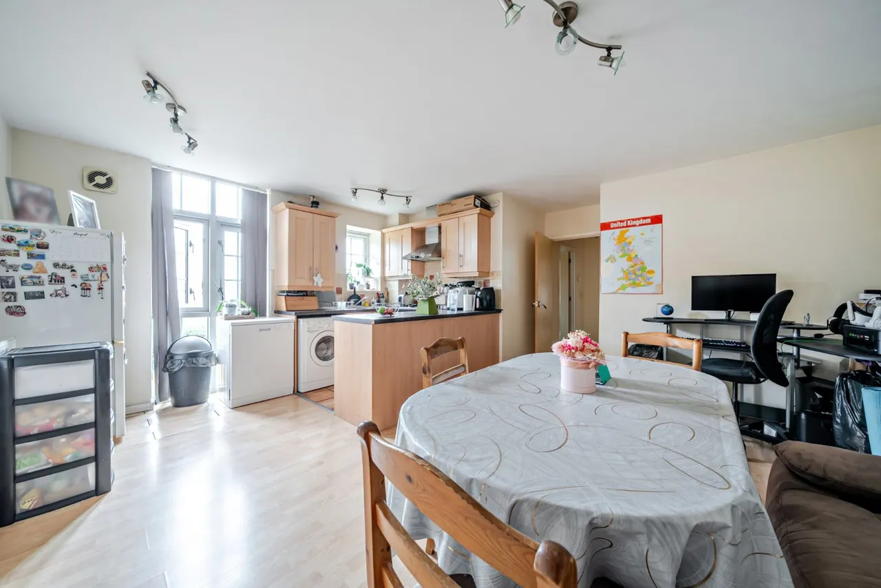 Caxton Court, Burton-on-Trent, DE14, photo 2