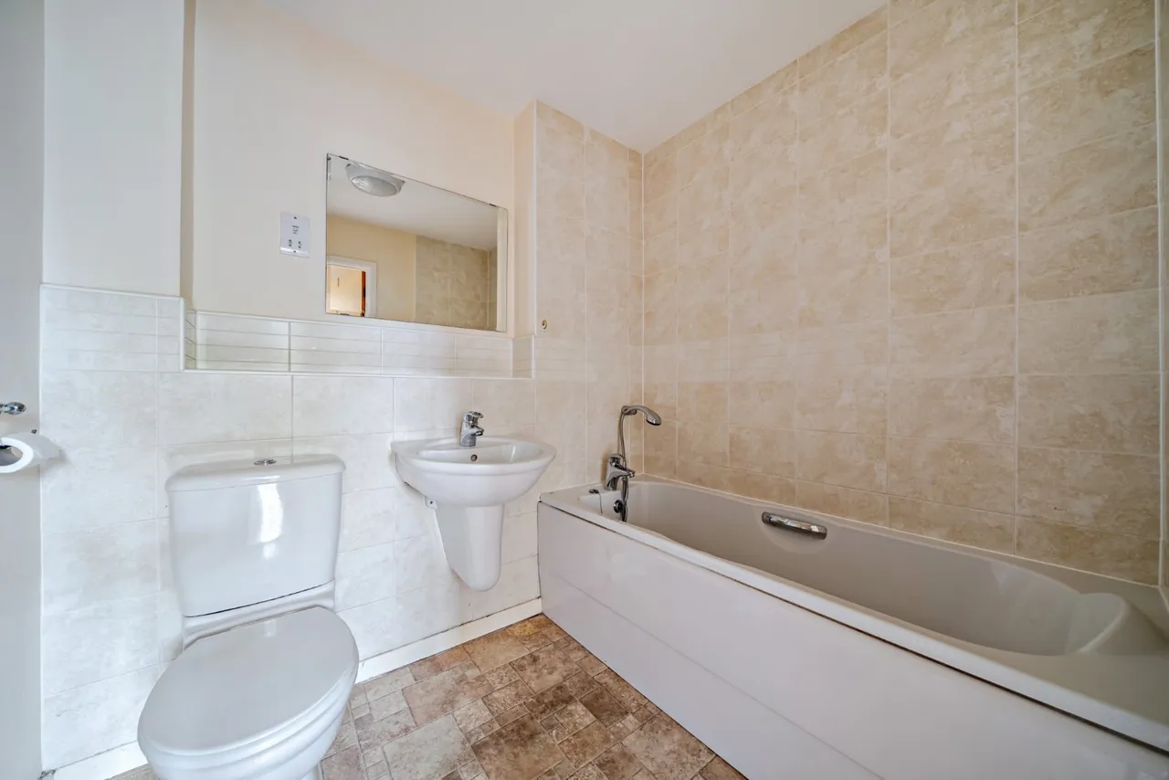 Caxton Court, Burton-on-Trent, DE14, photo 7