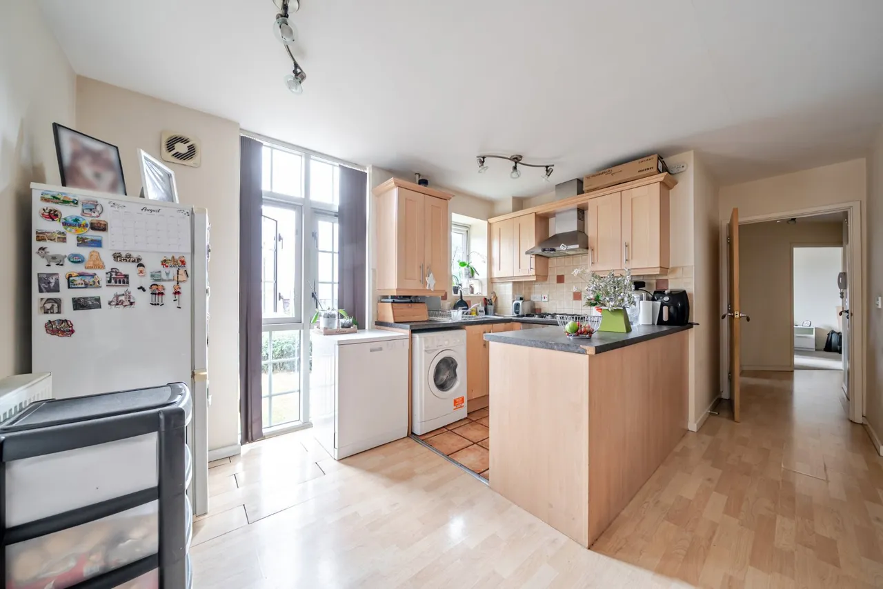 Caxton Court, Burton-on-Trent, DE14, photo 14