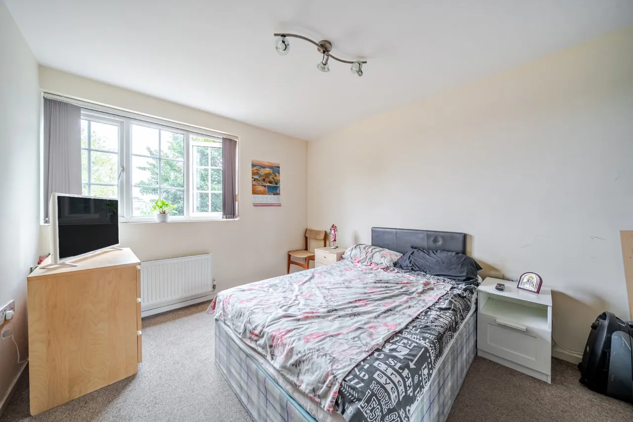 Caxton Court, Burton-on-Trent, DE14, photo 9