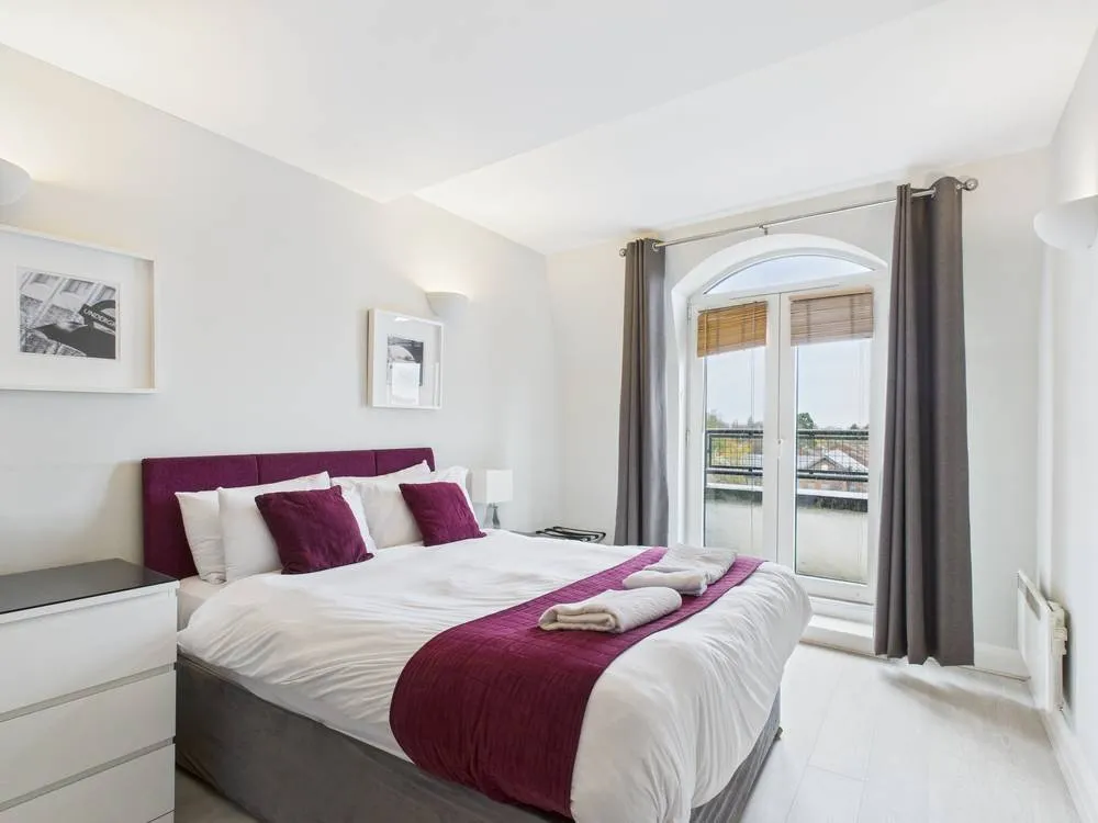 Clarence Street, Staines-Upon-Thames, TW18, photo 4