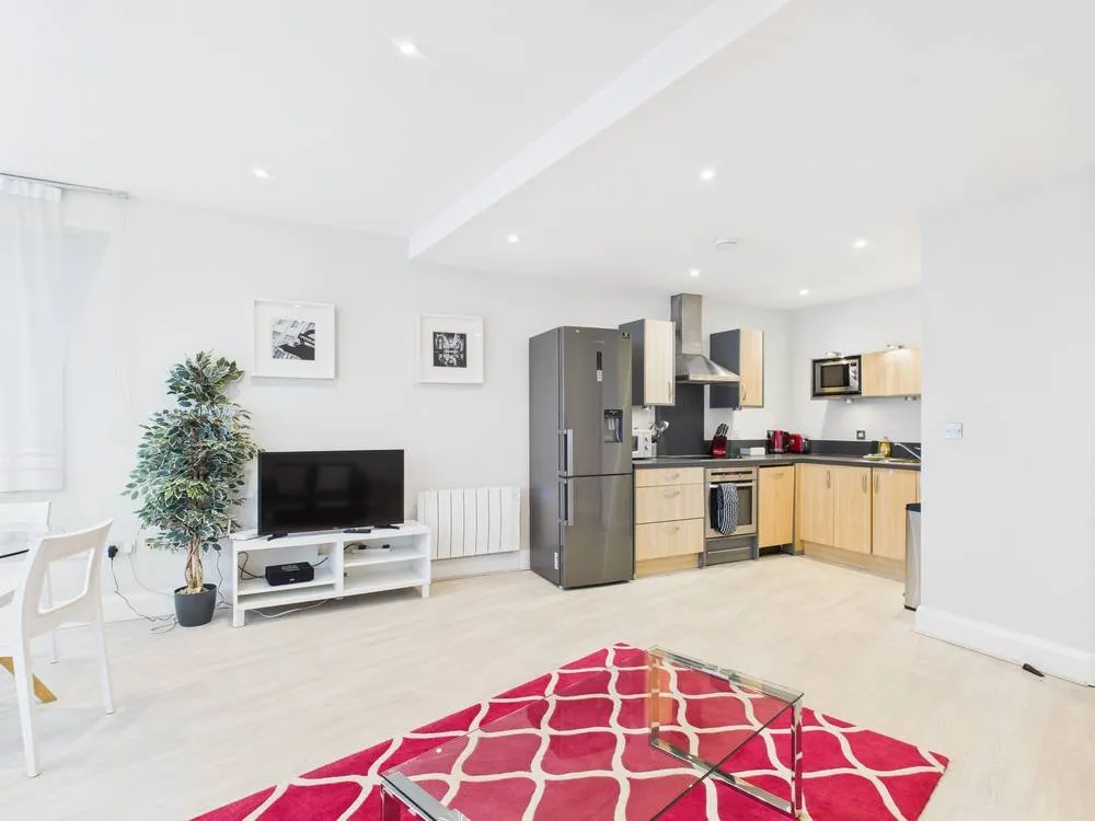 Clarence Street, Staines-Upon-Thames, TW18, photo 3