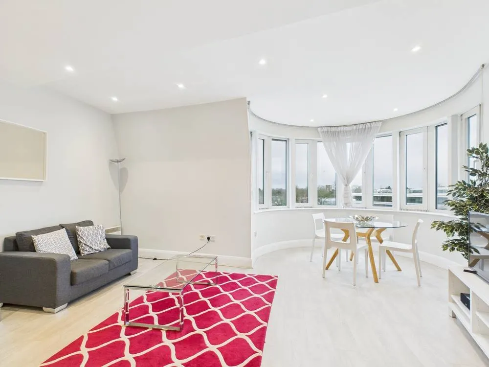 Clarence Street, Staines-Upon-Thames, TW18, photo 6