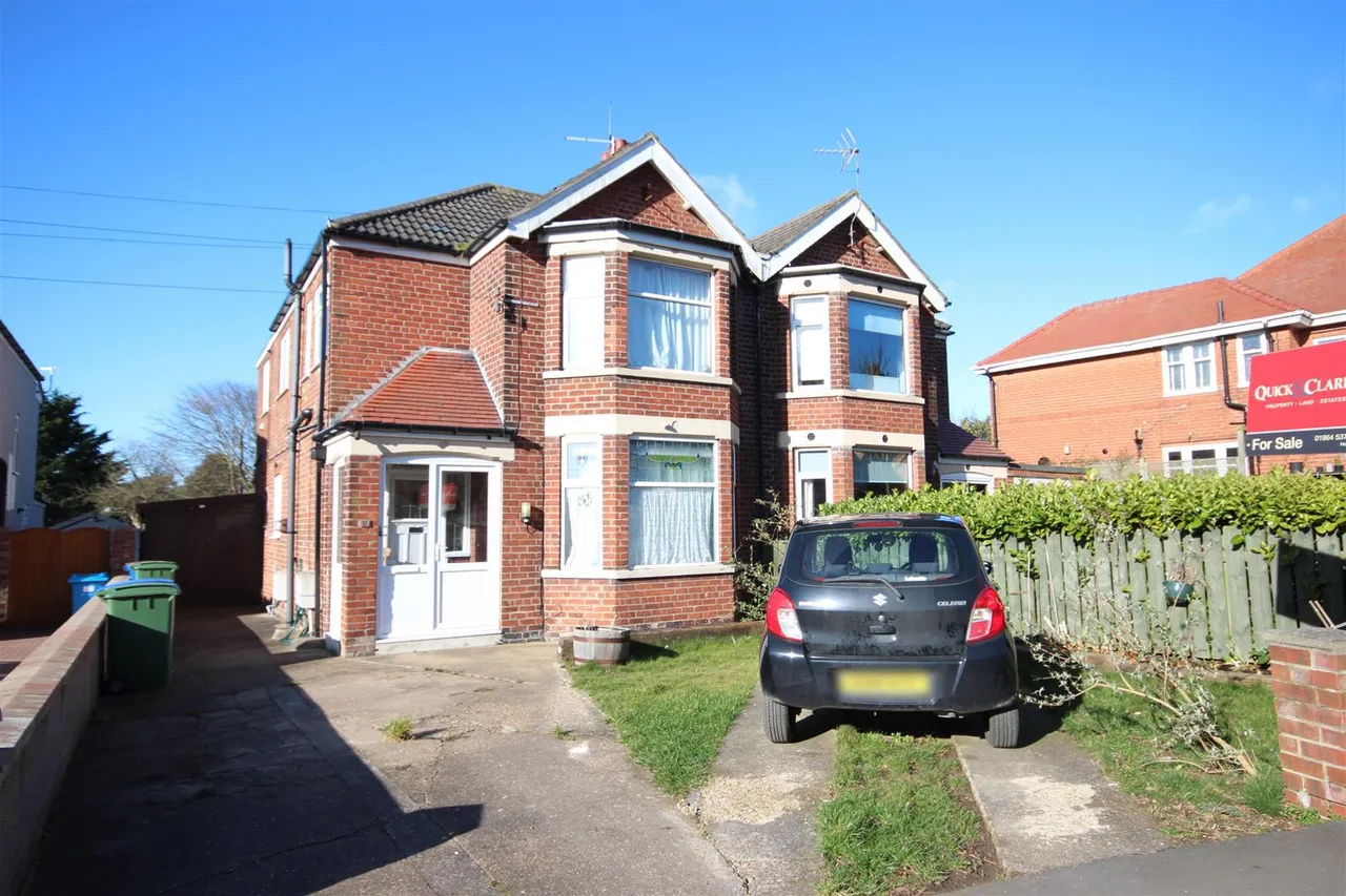 1 bed flat for sale — Cliff Road, Hornsea