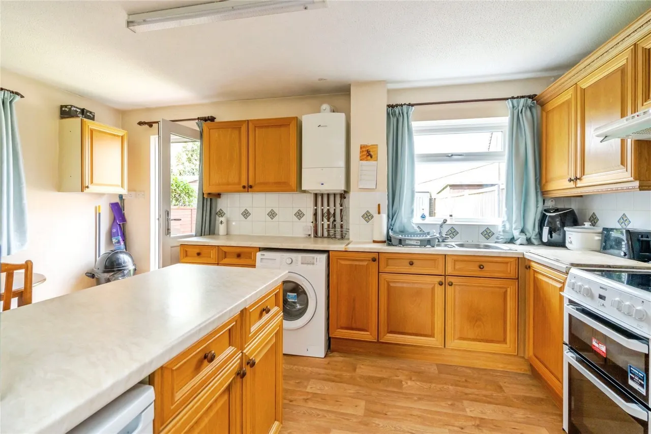 Springfield Close, Chichester, PO18, photo 14