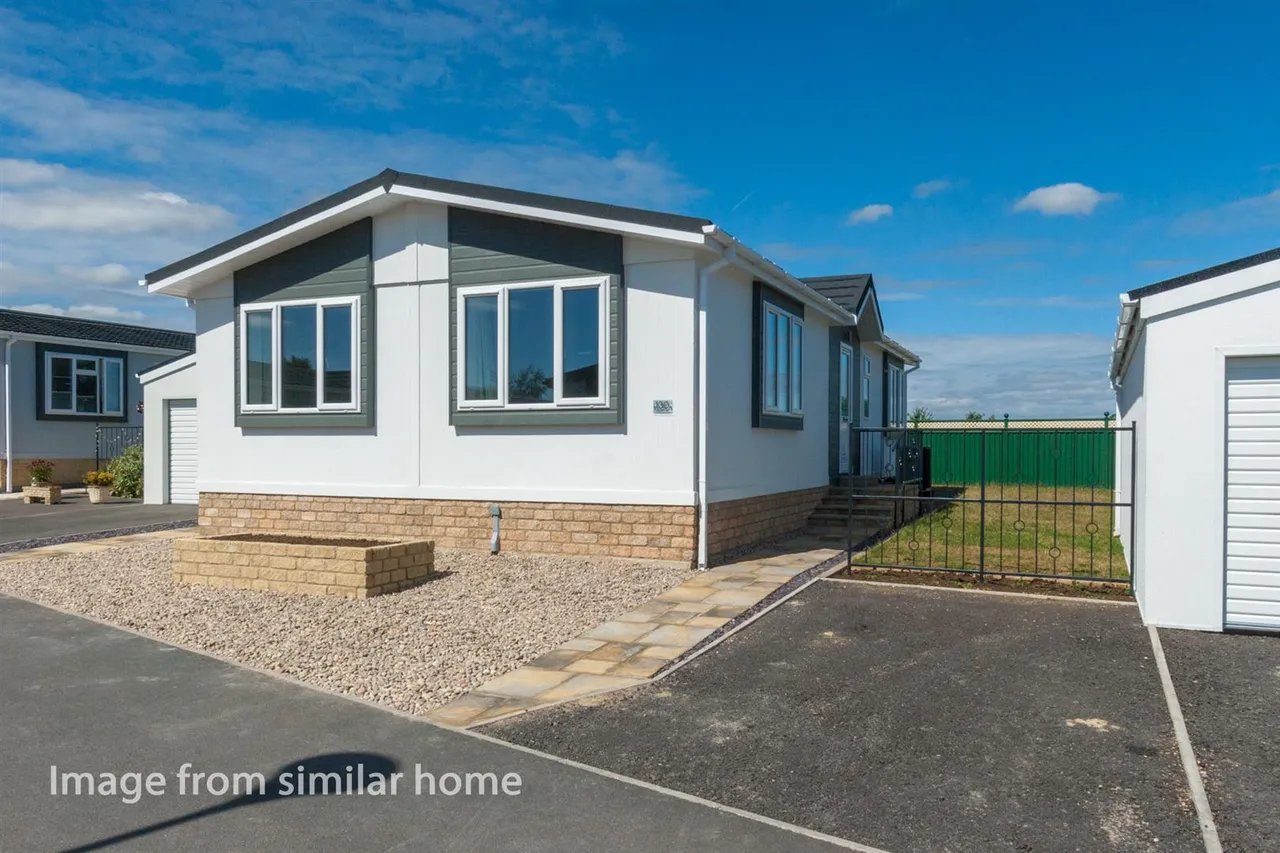2 bed park home for sale, Phase III, Lillybrook Estate
