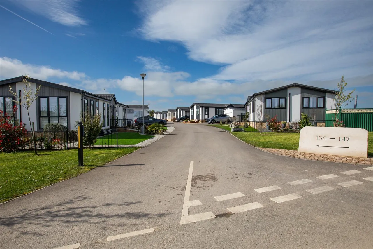 Phase III, Lillybrook Estate, photo 11