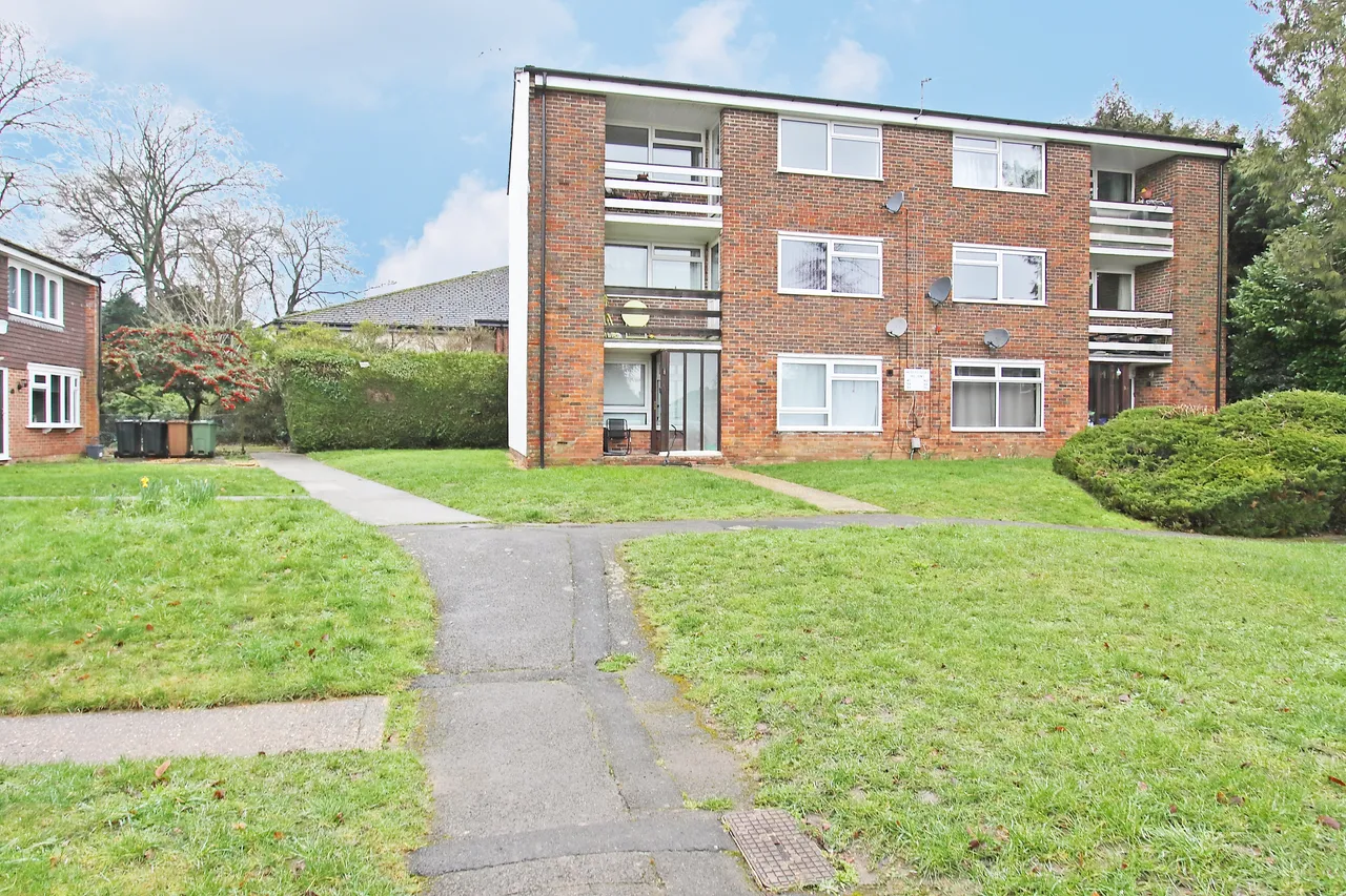 2 bed flat for sale — The Elms, Andover, SP10