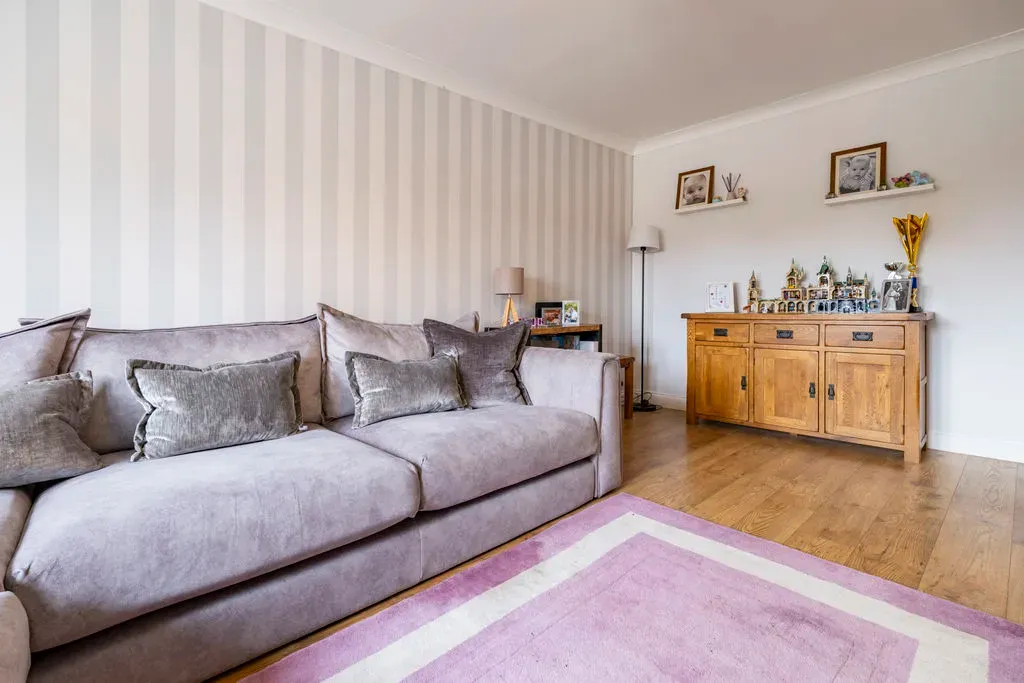 Trafalgar Avenue, Bletchley, Milton Keynes, Buckinghamshire, MK3 7UP, photo 17
