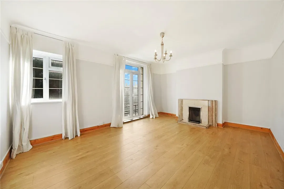Shoot Up Hill, London, NW2, photo 2
