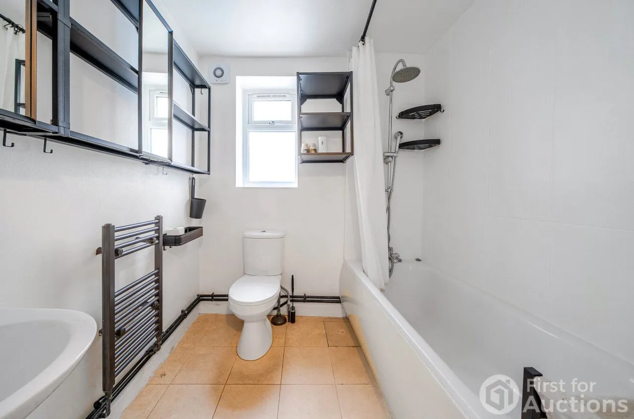 Market Terrace, Fees Apply, TW8, photo 6