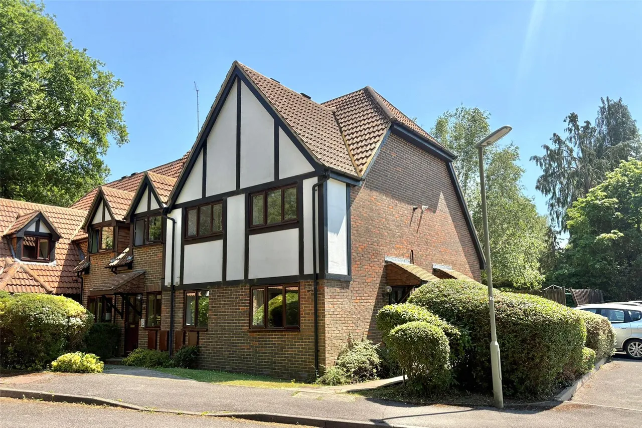 2 bed house for sale — Broad Ha'penny, Wrecclesham, Farnham, Surrey, GU10 4TZ
