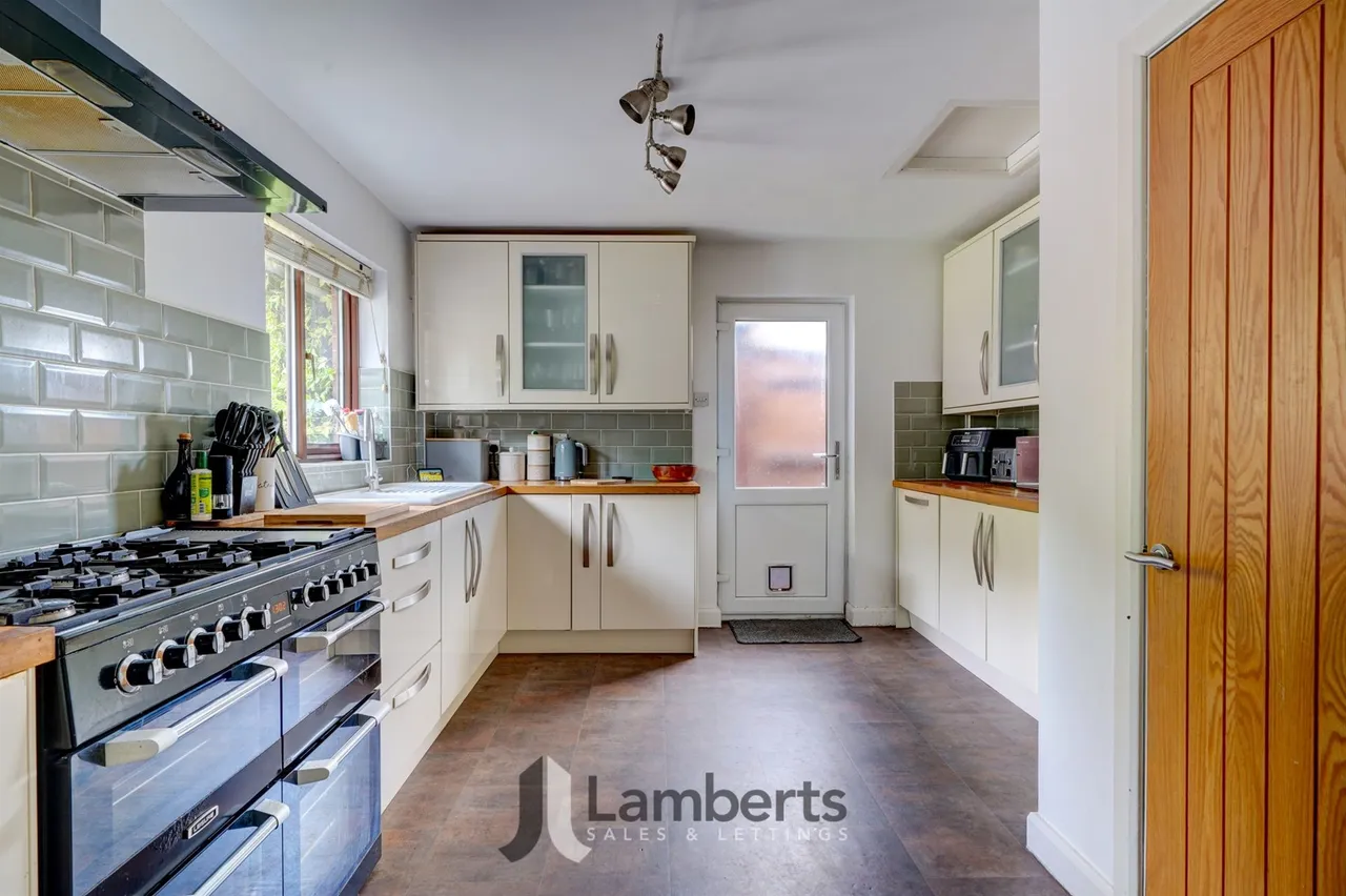 46 Longfellow Close, Redditch, photo 3