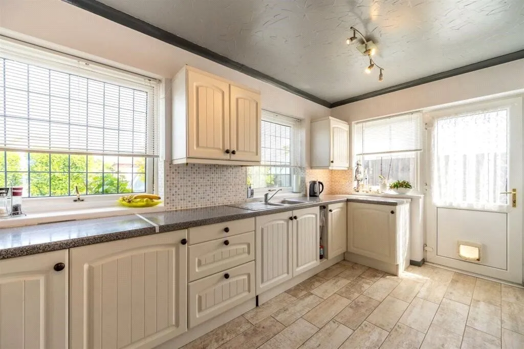 Sandy Point Road, Hayling Island, PO11, photo 9