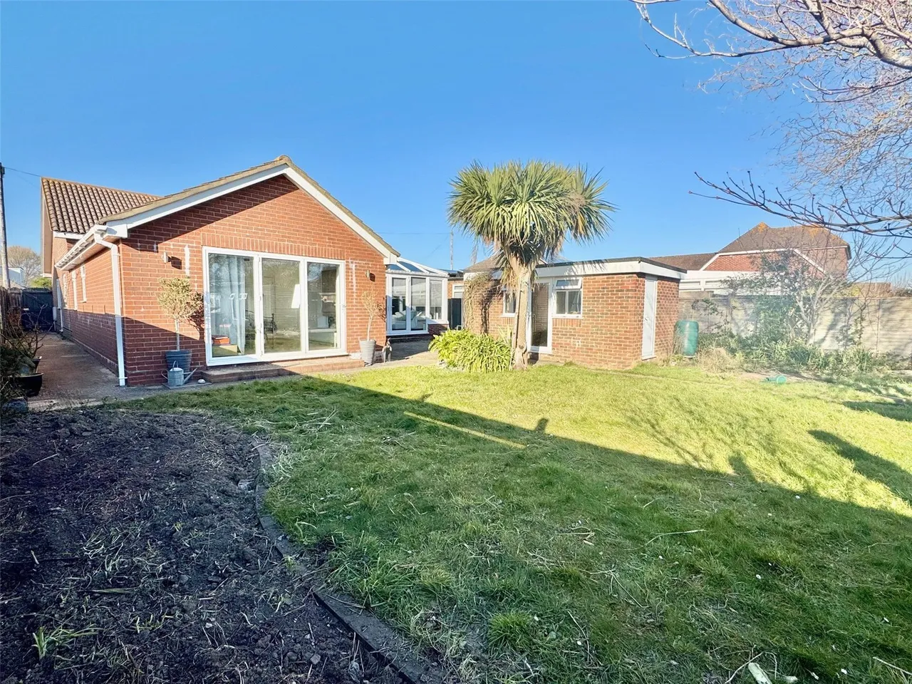 Sandy Point Road, Hayling Island, PO11, photo 2