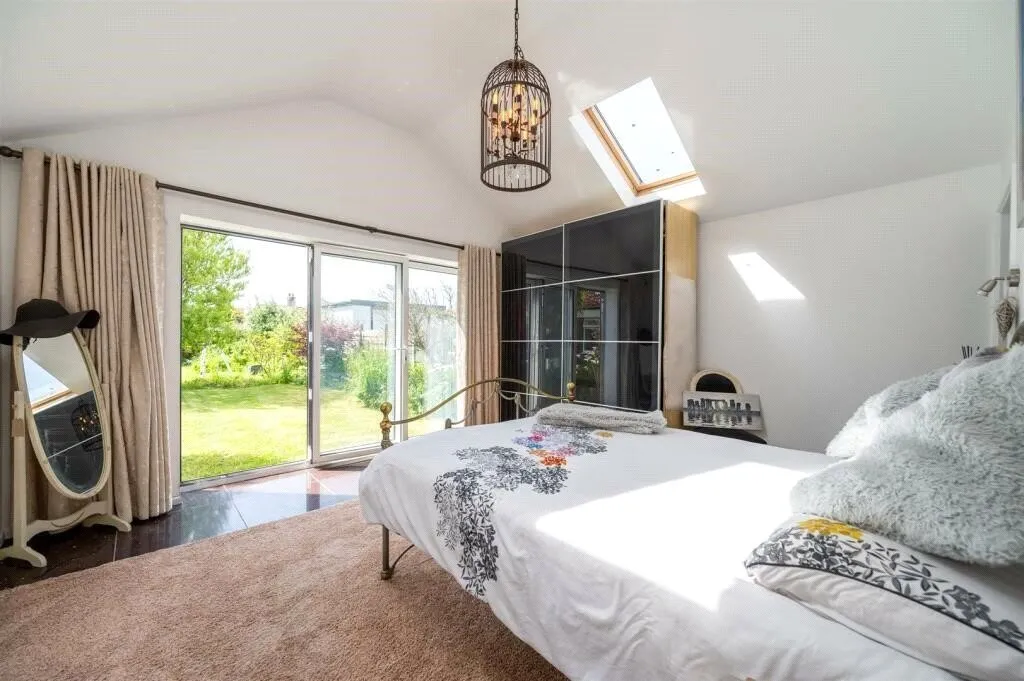Sandy Point Road, Hayling Island, PO11, photo 3