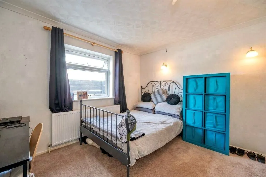 Sandy Point Road, Hayling Island, PO11, photo 11