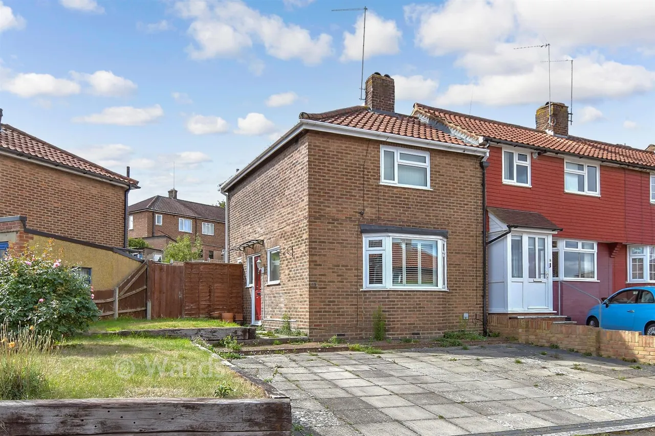 3 bed house for sale, Barnaby Terrace, Rochester, ME1