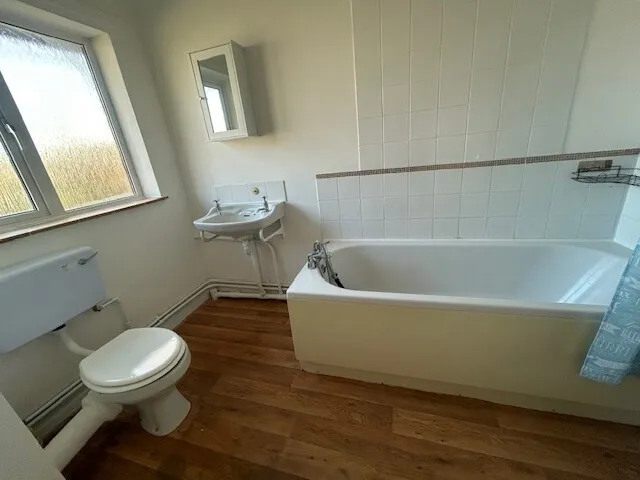 Coldhorn Crescent, Wisbech, photo 2