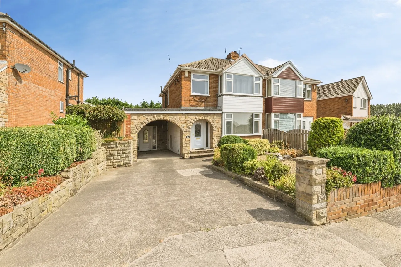 3 bed house for sale — Towngate, Ossett