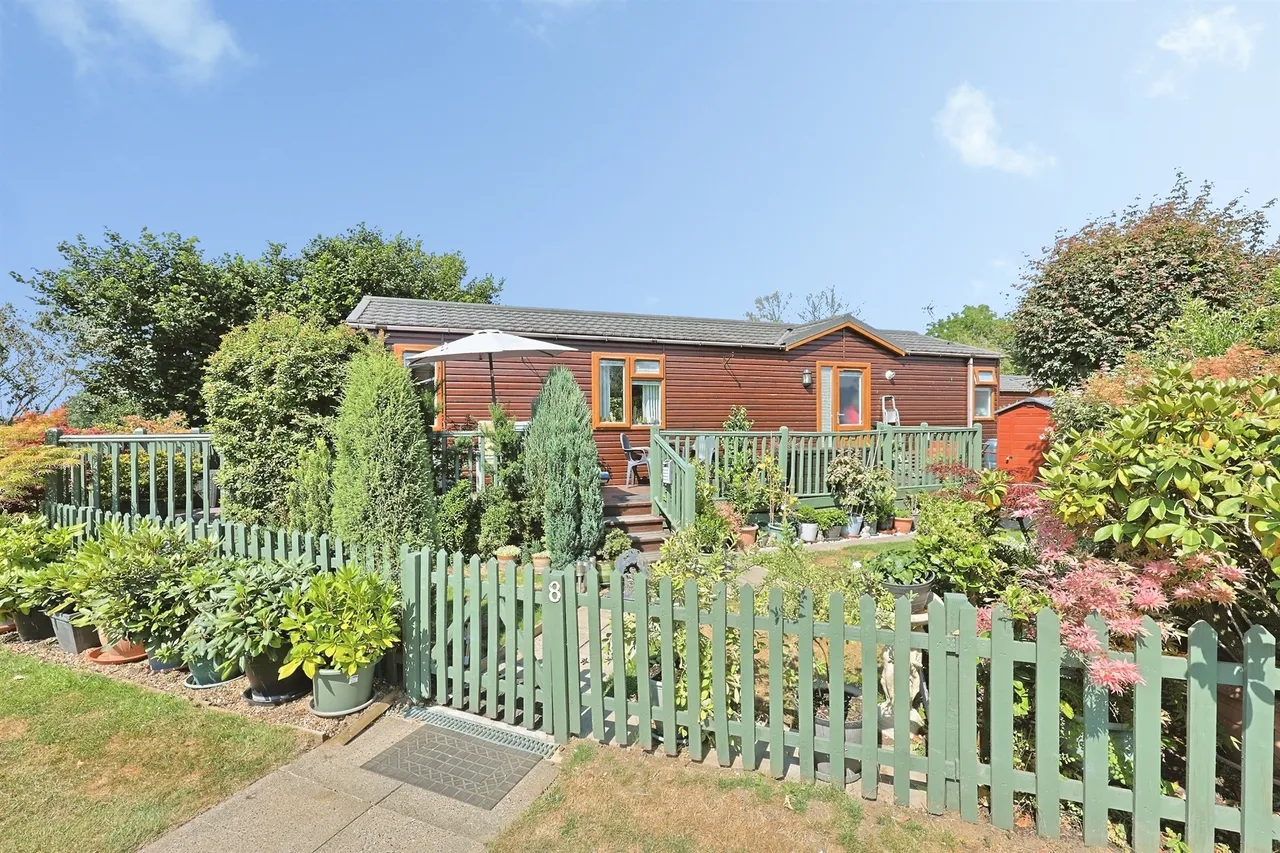 2 bed park home for sale — Yaxham Waters, Yaxham, Dereham
