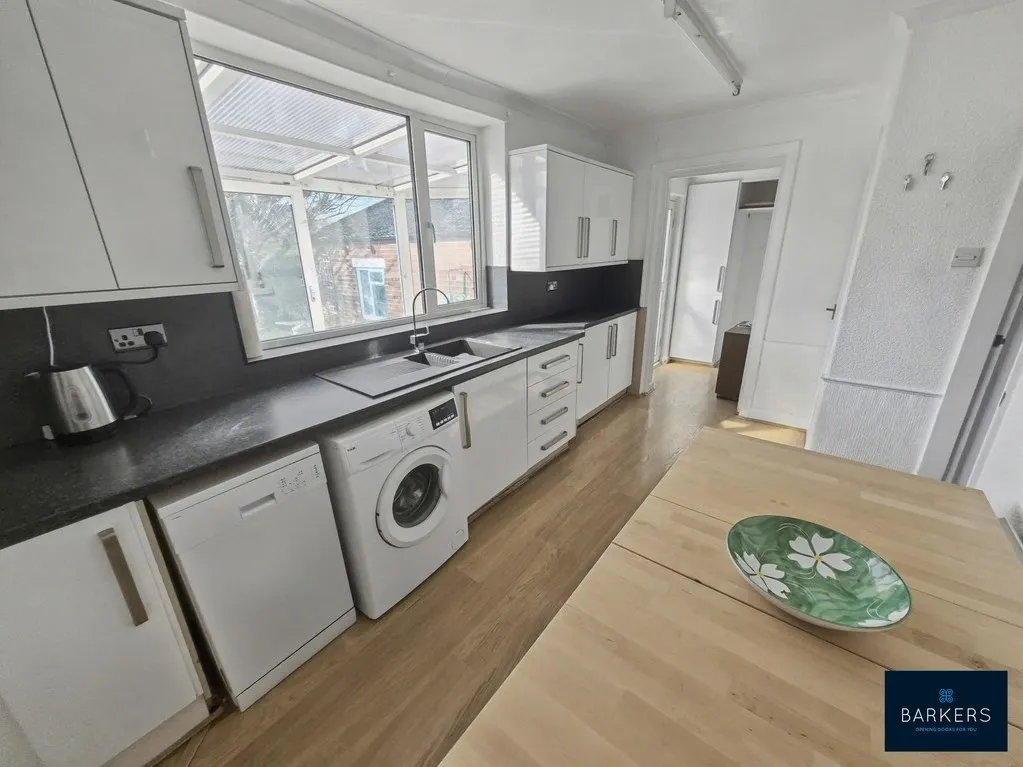 Kings Drive, Birstall WF17 9JH, photo 6