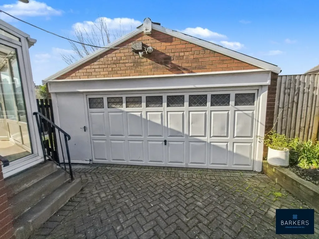 Kings Drive, Birstall WF17 9JH, photo 16