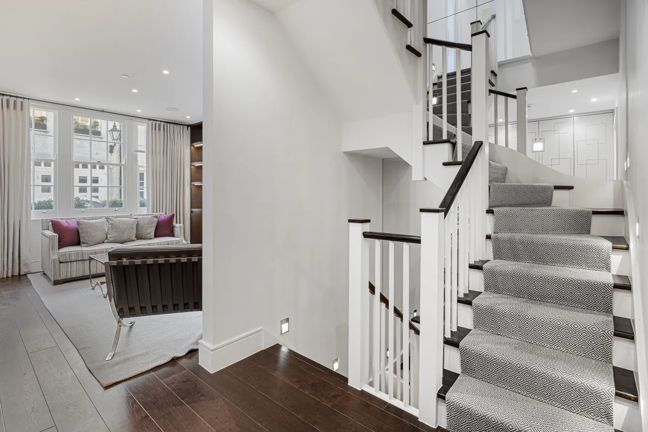 Princes Gate Mews, South Kensington, London, photo 5