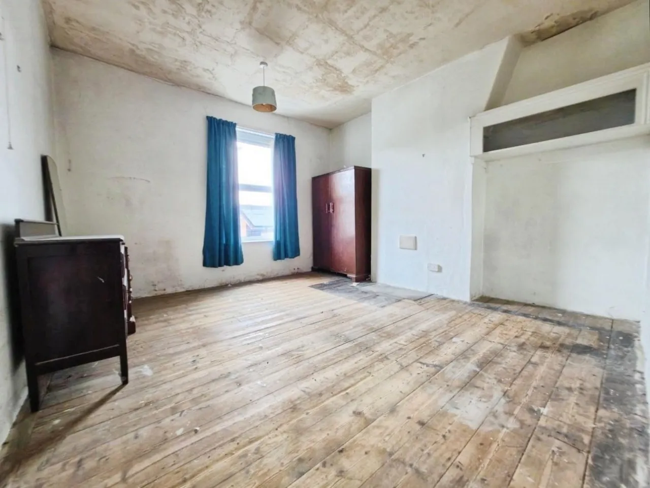 Oldham Road, Royton, OL2, photo 5