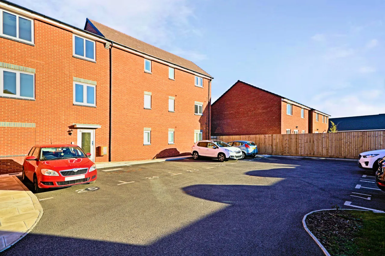 Milbourne House, Burntwood, WS7, photo 10