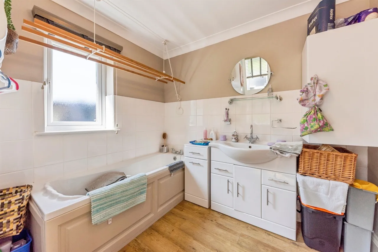Church Lane, Marston, NG32, photo 10