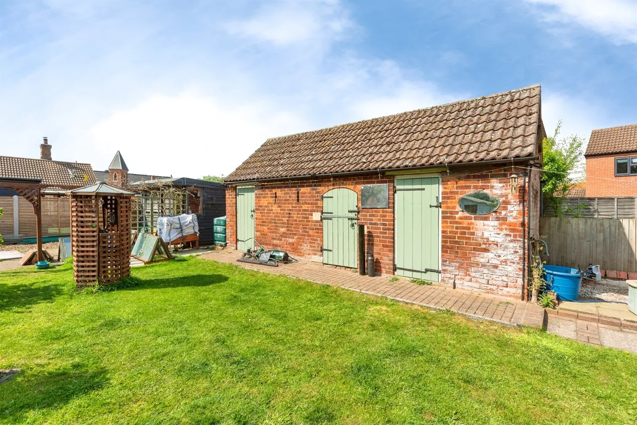 Church Lane, Marston, NG32, photo 15