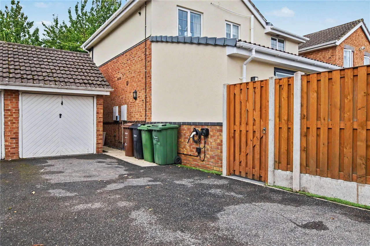 Birk Lane, Morley, LS27, photo 13