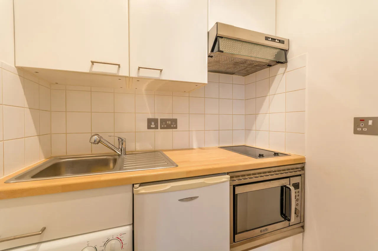 First Floor Middle Flat, 147 Kilburn Park Road, London, photo 2