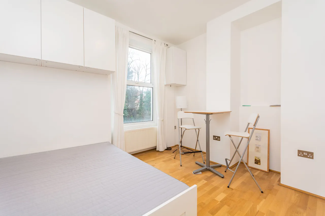 flat to rent — First Floor Middle Flat, 147 Kilburn Park Road, London